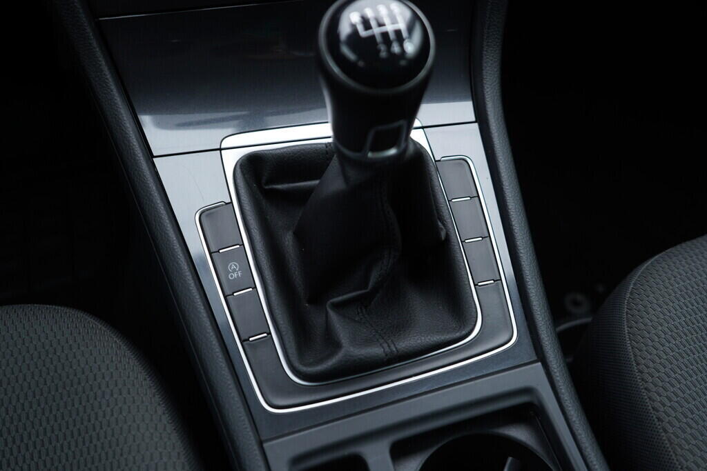 OV190V09335_33.webp_GOLF Trendline 1.4 TSI 92 kW manuál