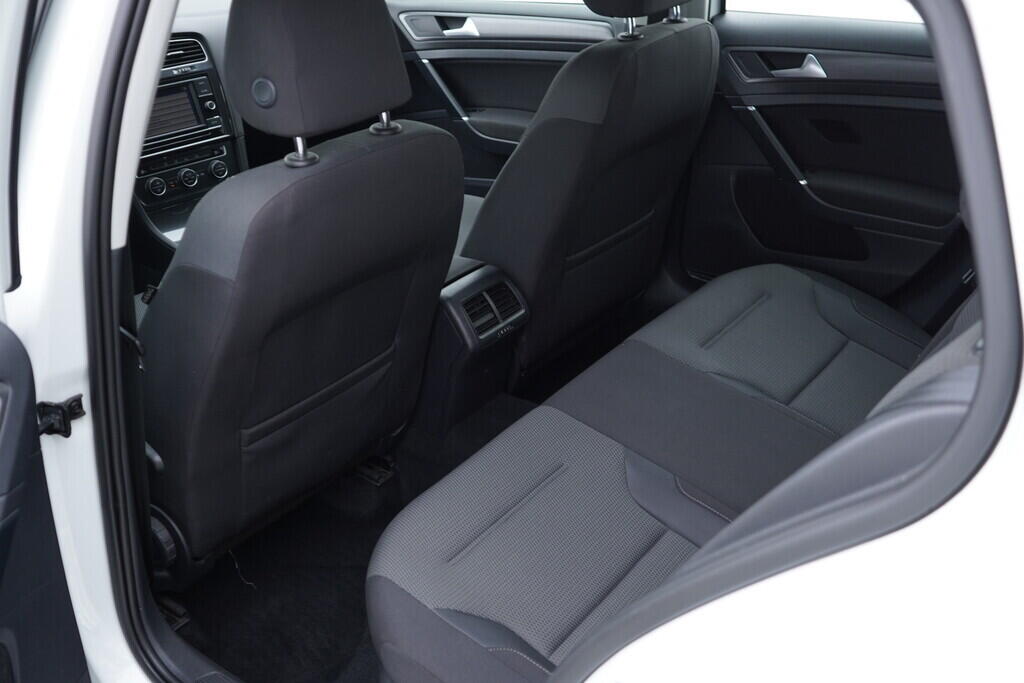 OV190V09335_34.webp_GOLF Trendline 1.4 TSI 92 kW manuál