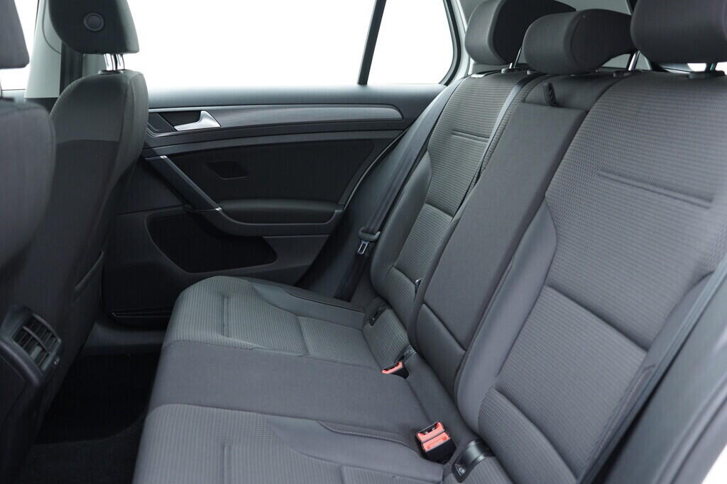 OV190V09335_35.webp_GOLF Trendline 1.4 TSI 92 kW manuál