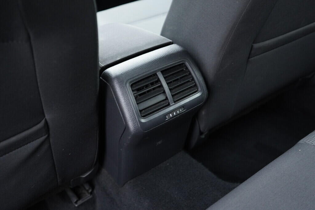 OV190V09335_36.webp_GOLF Trendline 1.4 TSI 92 kW manuál