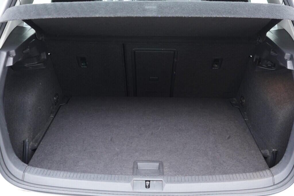 OV190V09335_37.webp_GOLF Trendline 1.4 TSI 92 kW manuál