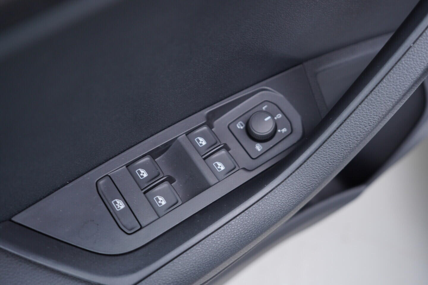 OV190V09350_20.webp_KAROQ SportLine 2.0 TSI 140 kW automat, DPH