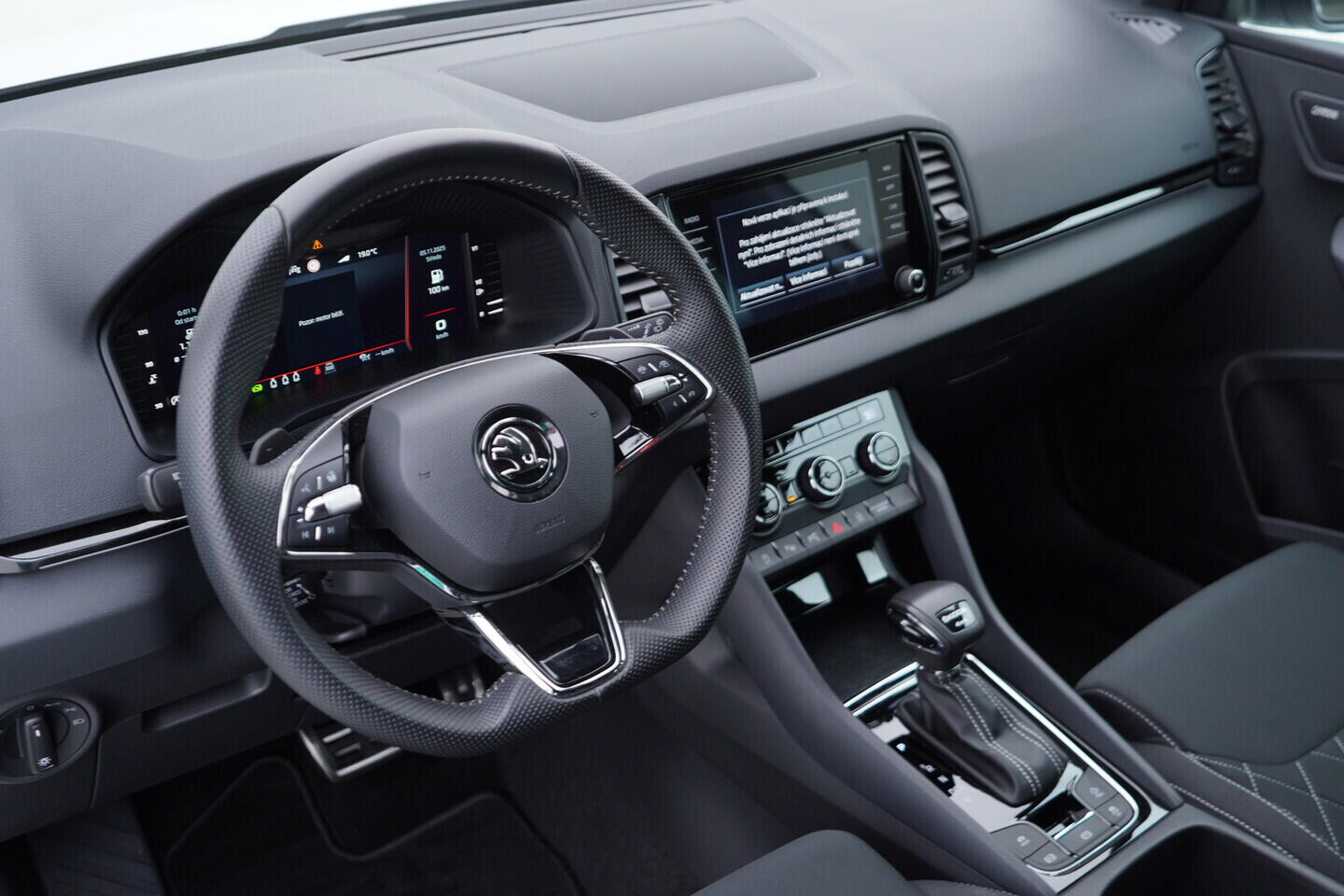 OV190V09350_21.webp_KAROQ SportLine 2.0 TSI 140 kW automat, DPH