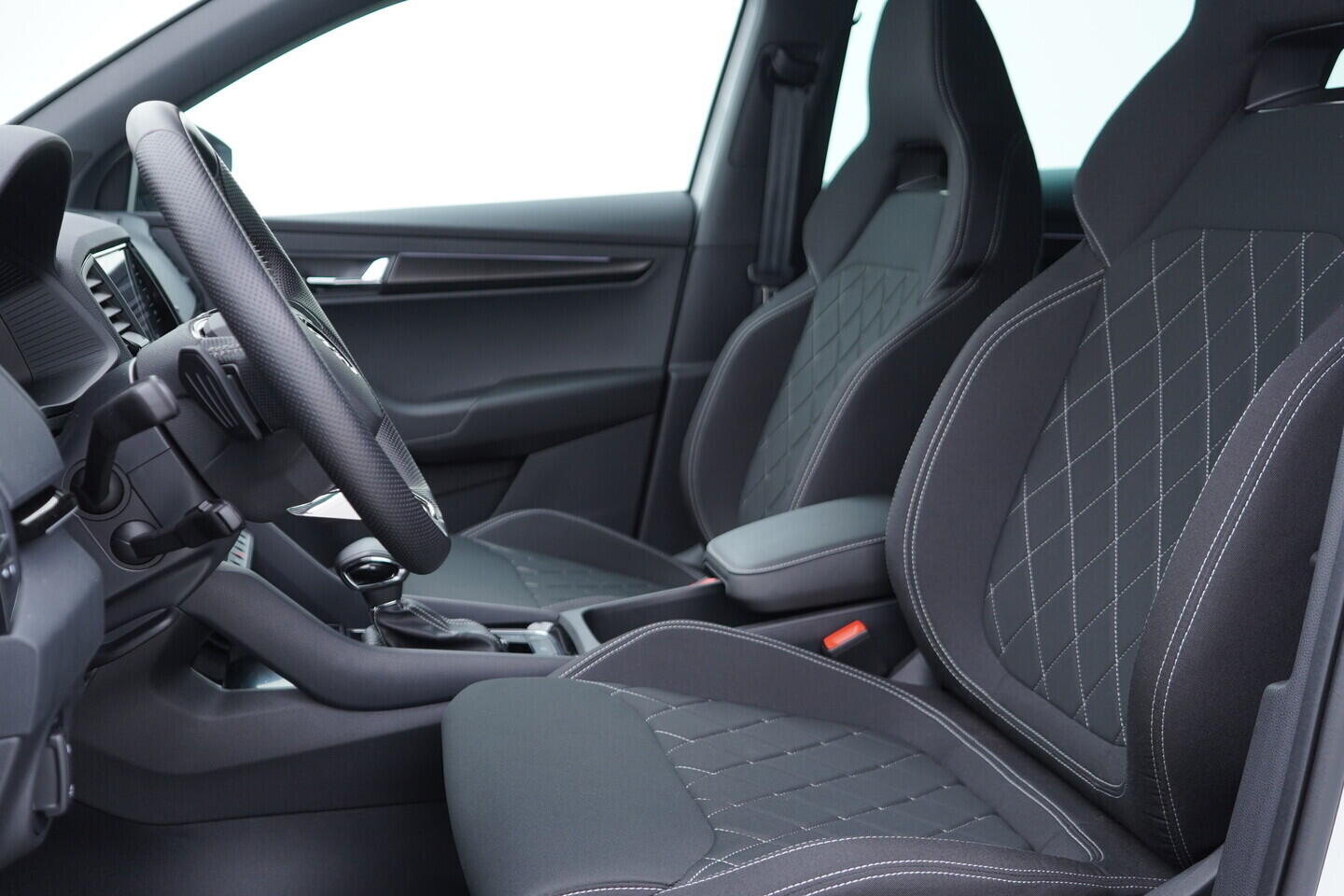 OV190V09350_22.webp_KAROQ SportLine 2.0 TSI 140 kW automat, DPH