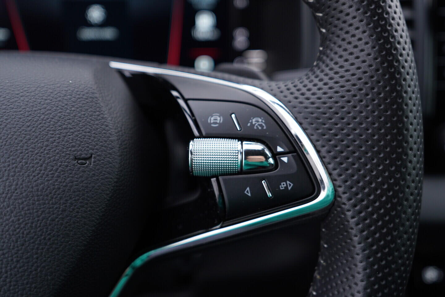 OV190V09350_26.webp_KAROQ SportLine 2.0 TSI 140 kW automat, DPH