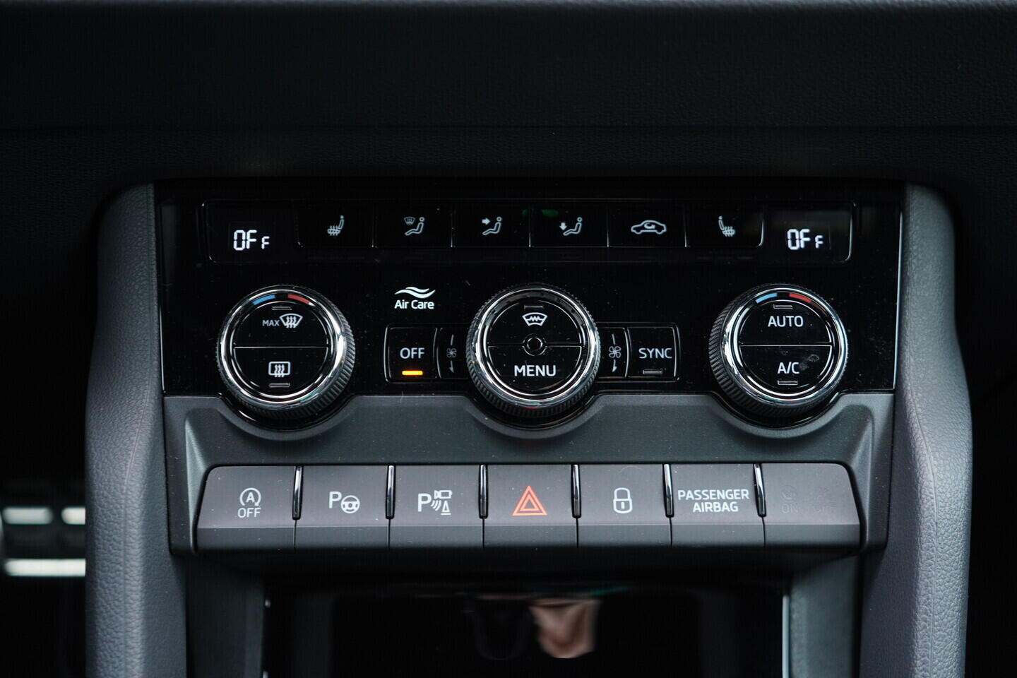 OV190V09350_33.webp_KAROQ SportLine 2.0 TSI 140 kW automat, DPH