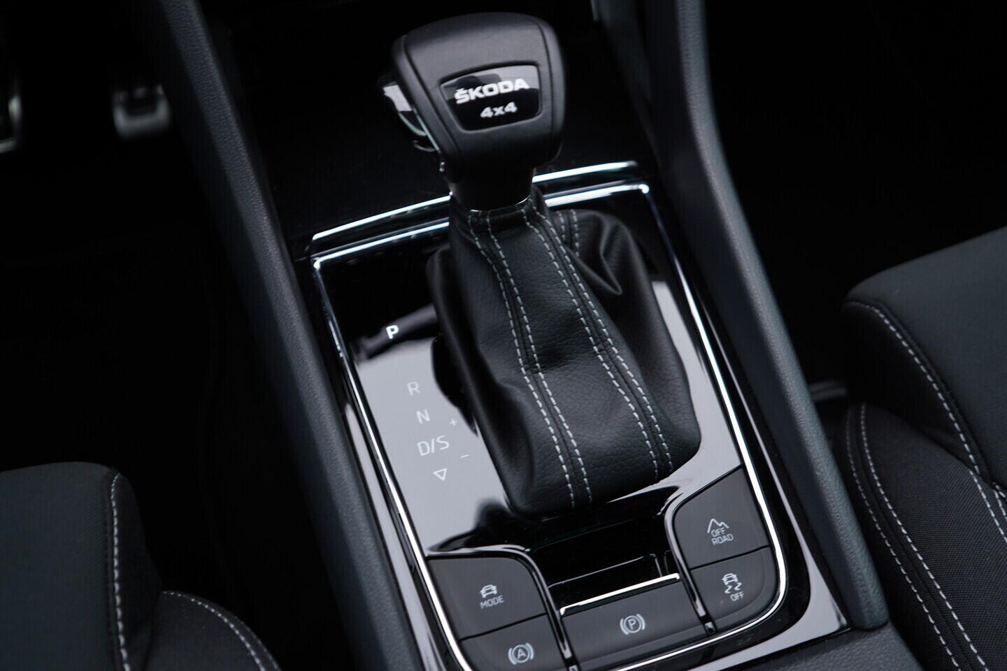 OV190V09350_34.webp_KAROQ SportLine 2.0 TSI 140 kW automat, DPH