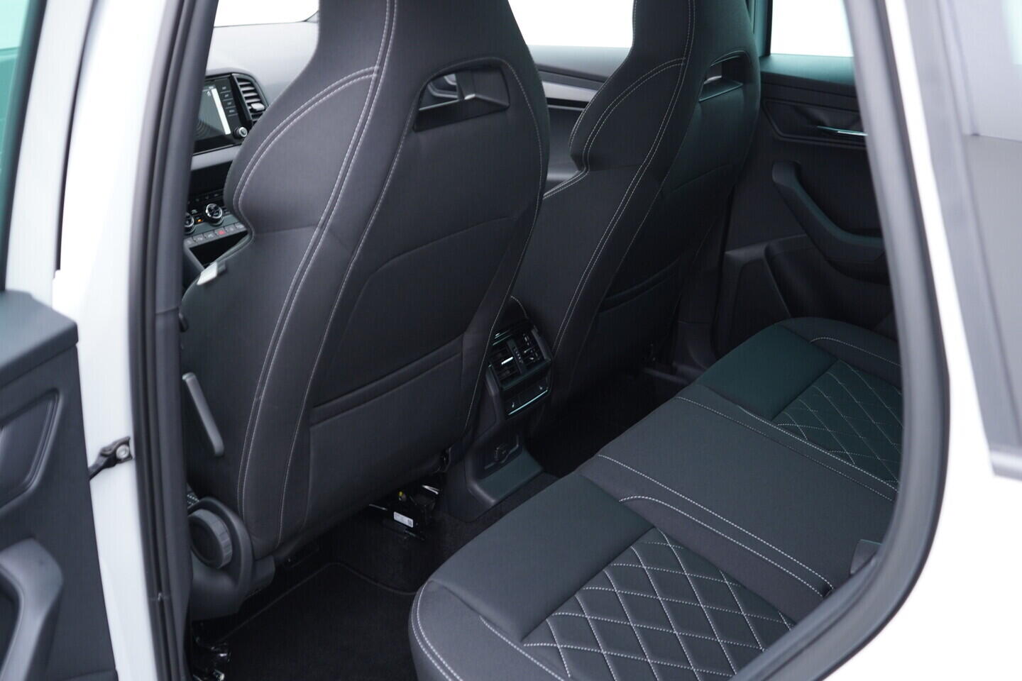 OV190V09350_35.webp_KAROQ SportLine 2.0 TSI 140 kW automat, DPH