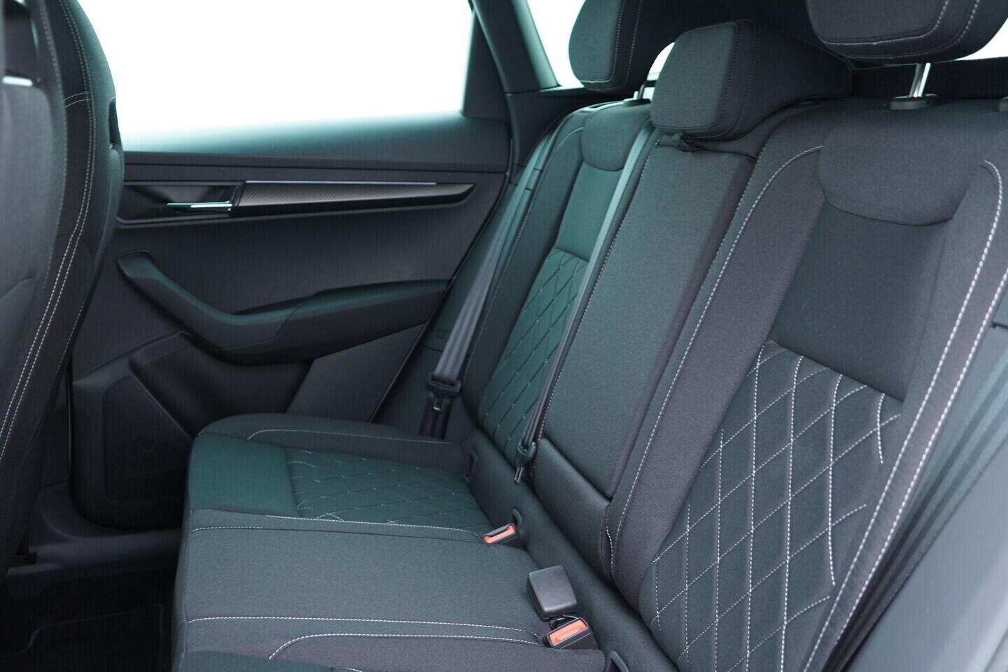 OV190V09350_36.webp_KAROQ SportLine 2.0 TSI 140 kW automat, DPH