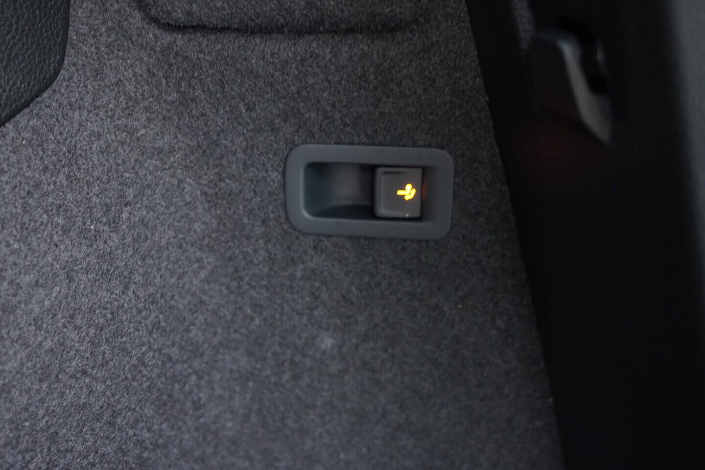 OV190V09350_40.webp_KAROQ SportLine 2.0 TSI 140 kW automat, DPH