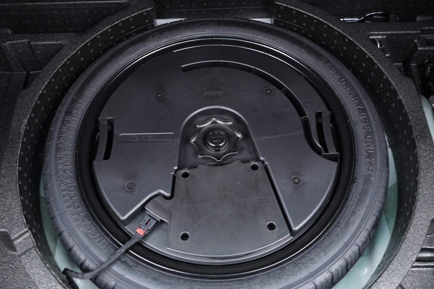 OV190V09350_41.webp_KAROQ SportLine 2.0 TSI 140 kW automat, DPH