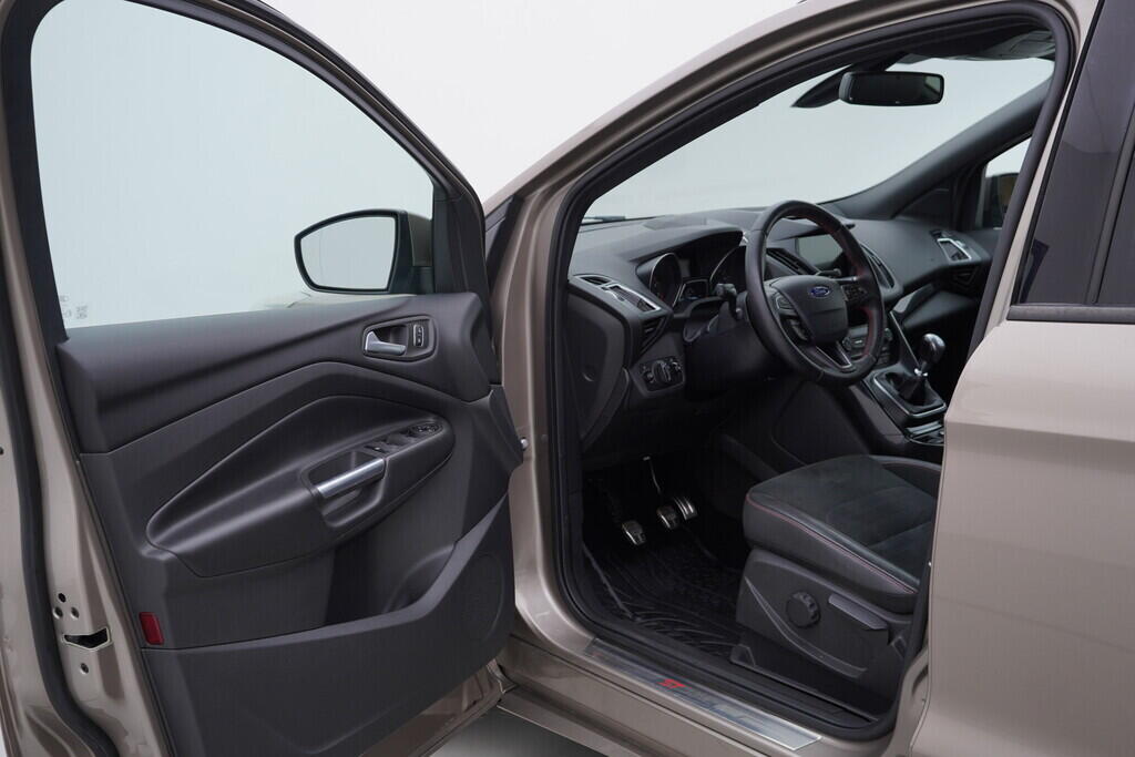 OV190V09356_18.webp_KUGA ST-line 1.5  110 kW manuál