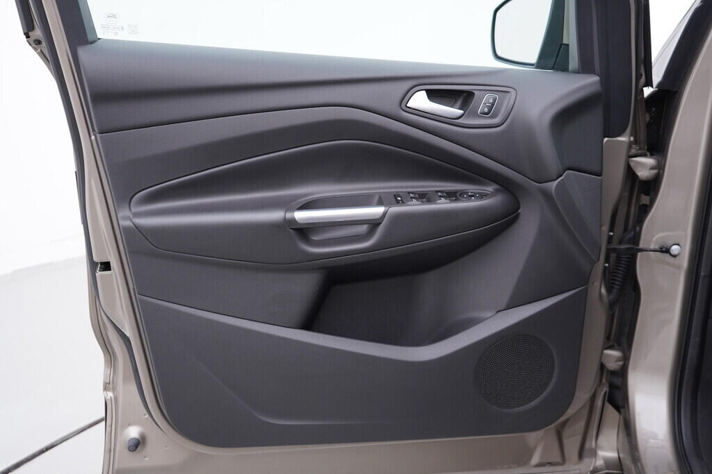 OV190V09356_19.webp_KUGA ST-line 1.5  110 kW manuál