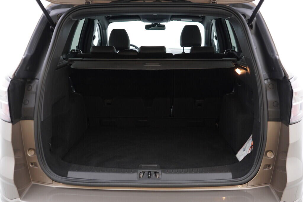 OV190V09356_37.webp_KUGA ST-line 1.5  110 kW manuál