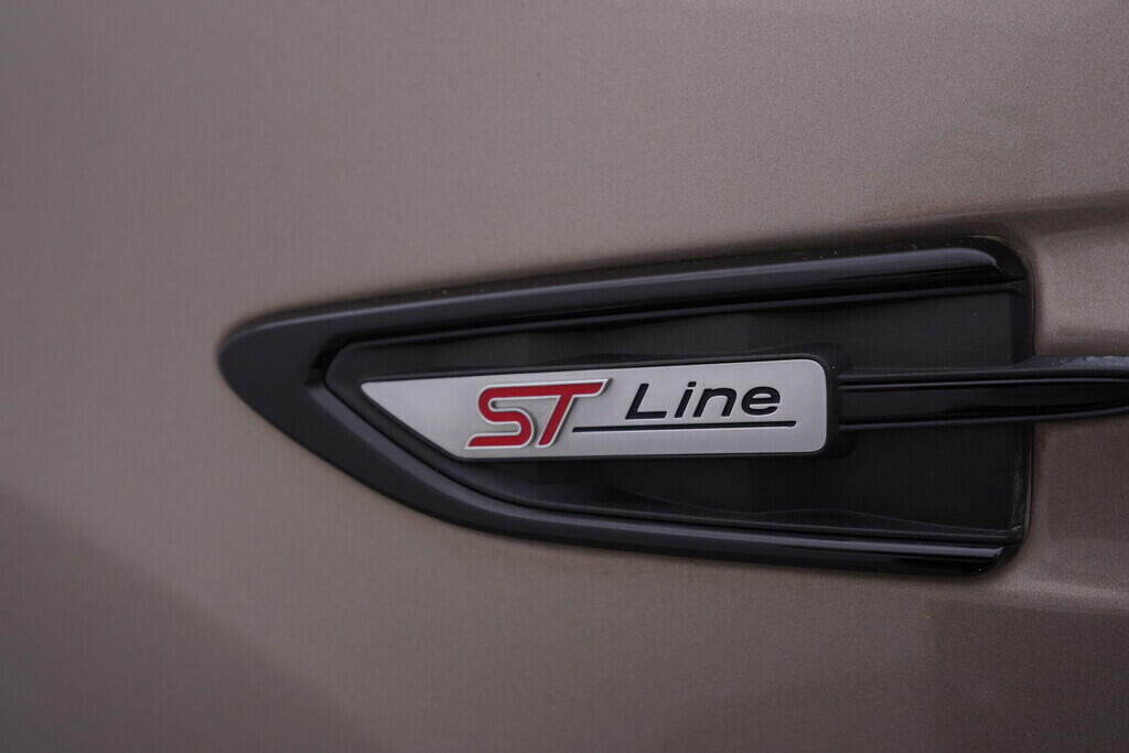 OV190V09356_40.webp_KUGA ST-line 1.5  110 kW manuál