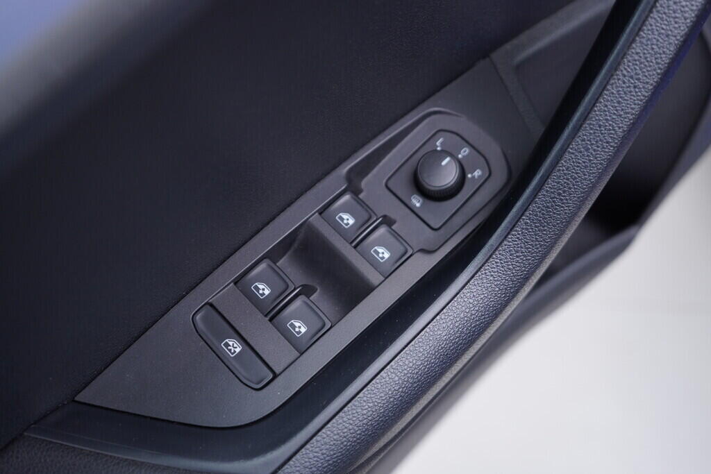 OV190V09358_20.webp_KAROQ Ambition 2.0 TDI 110 kW automat, DPH