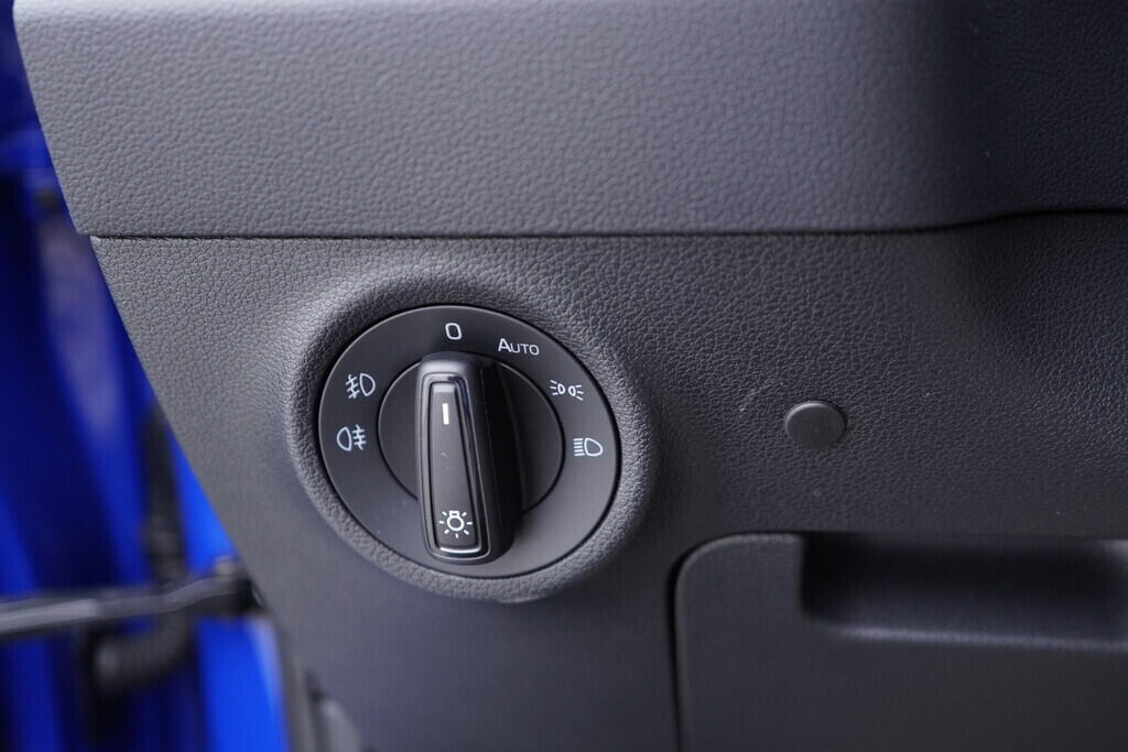 OV190V09358_27.webp_KAROQ Ambition 2.0 TDI 110 kW automat, DPH