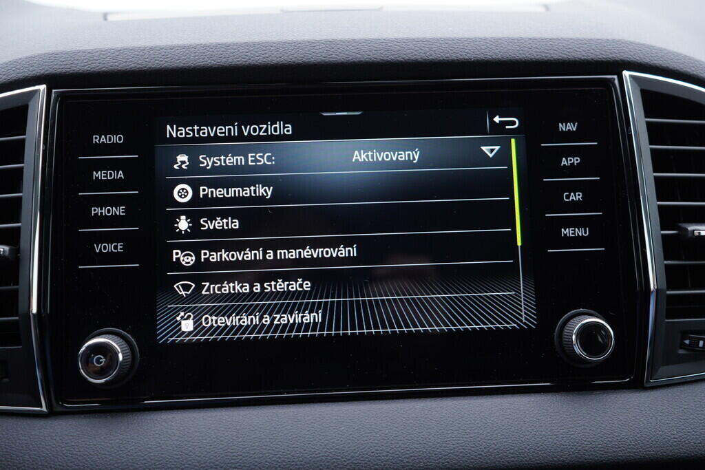 OV190V09358_33.webp_KAROQ Ambition 2.0 TDI 110 kW automat, DPH