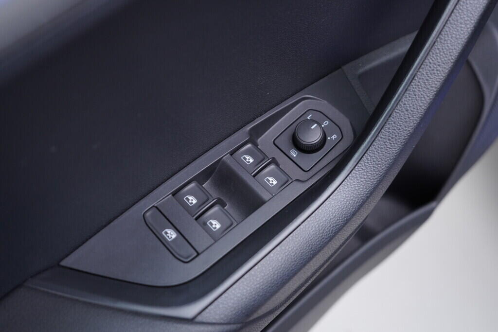 OV190V09359_20.webp_KAROQ Ambition 2.0 TDI 110 kW automat, DPH