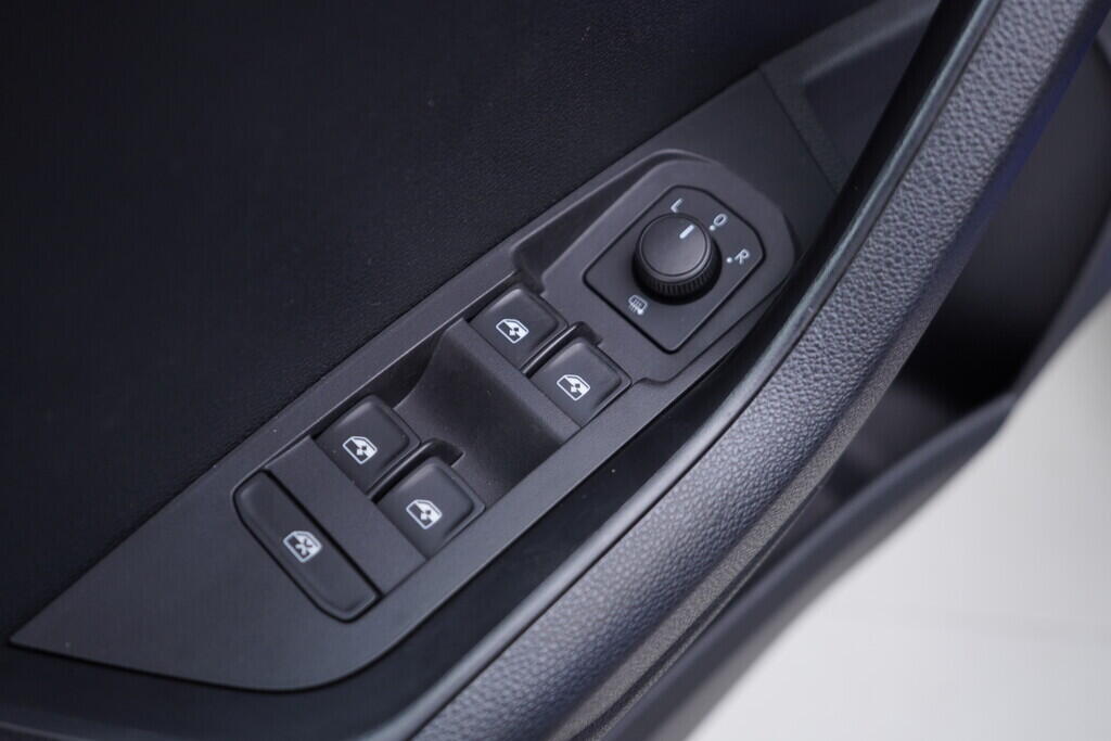 OV190V09360_20.webp_KAROQ Ambition 2.0 TDI 110 kW automat, DPH