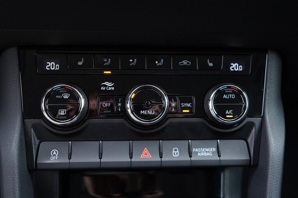 OV190V09360_34.webp_KAROQ Ambition 2.0 TDI 110 kW automat, DPH