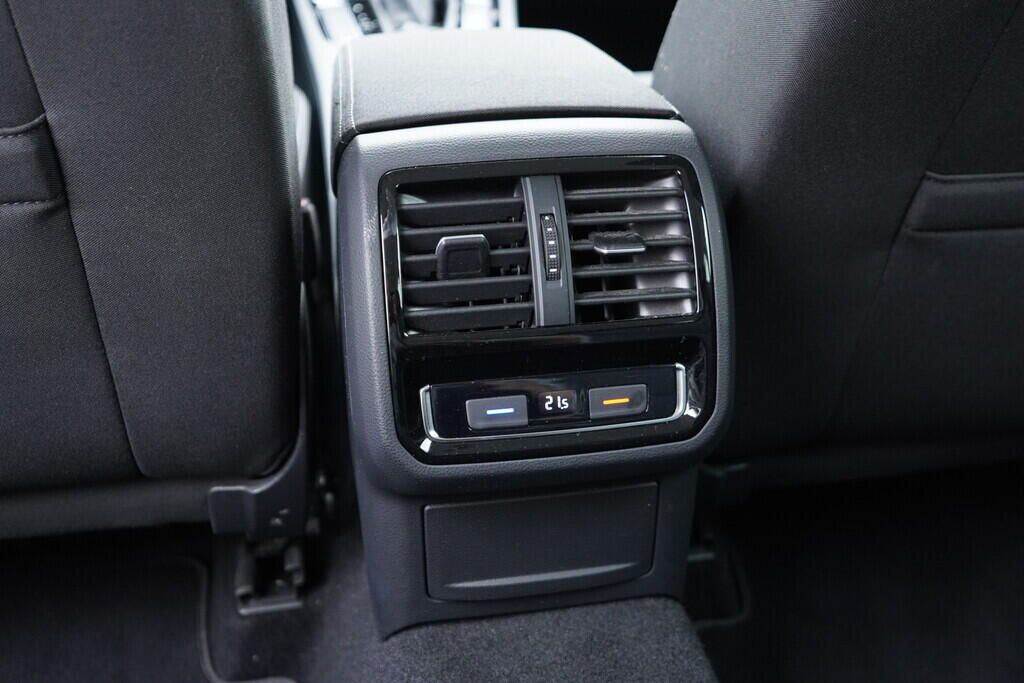 OV190V09361_38.webp_PASSAT VARIANT Business 2.0 TDI 110 kW automat, DPH