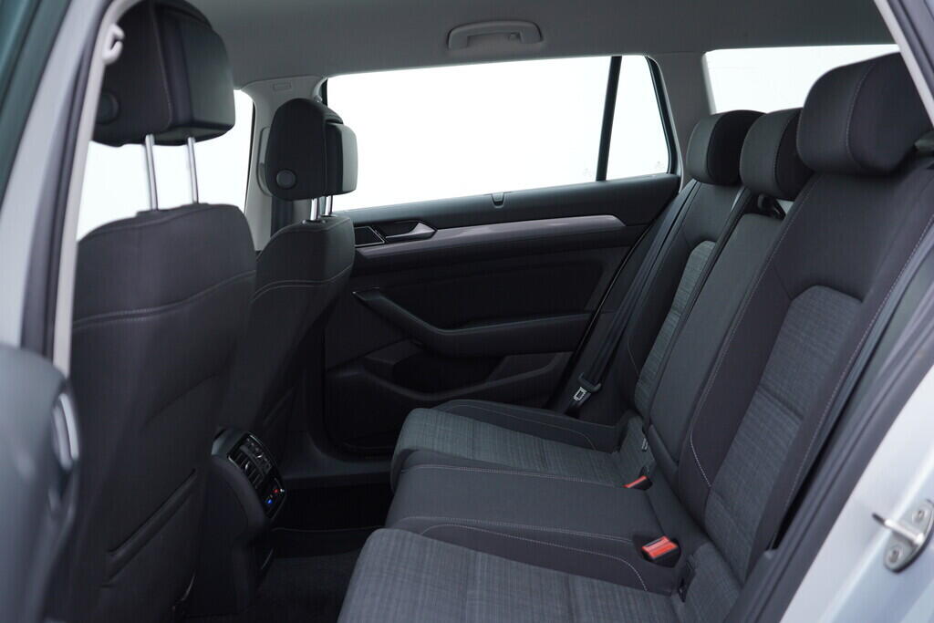 OV190V09361_39.webp_PASSAT VARIANT Business 2.0 TDI 110 kW automat, DPH