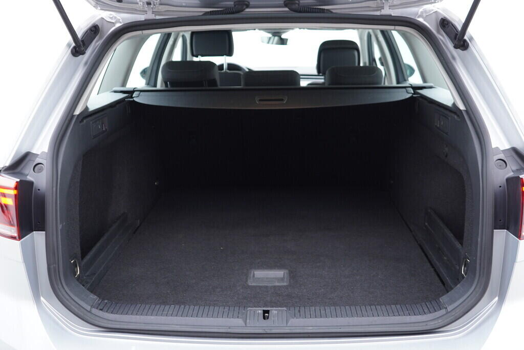 OV190V09361_40.webp_PASSAT VARIANT Business 2.0 TDI 110 kW automat, DPH