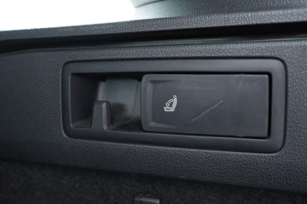 OV190V09361_41.webp_PASSAT VARIANT Business 2.0 TDI 110 kW automat, DPH