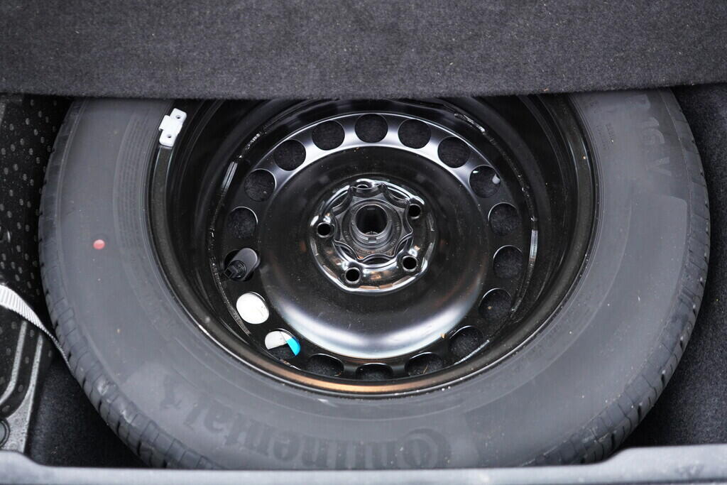 OV190V09361_42.webp_PASSAT VARIANT Business 2.0 TDI 110 kW automat, DPH