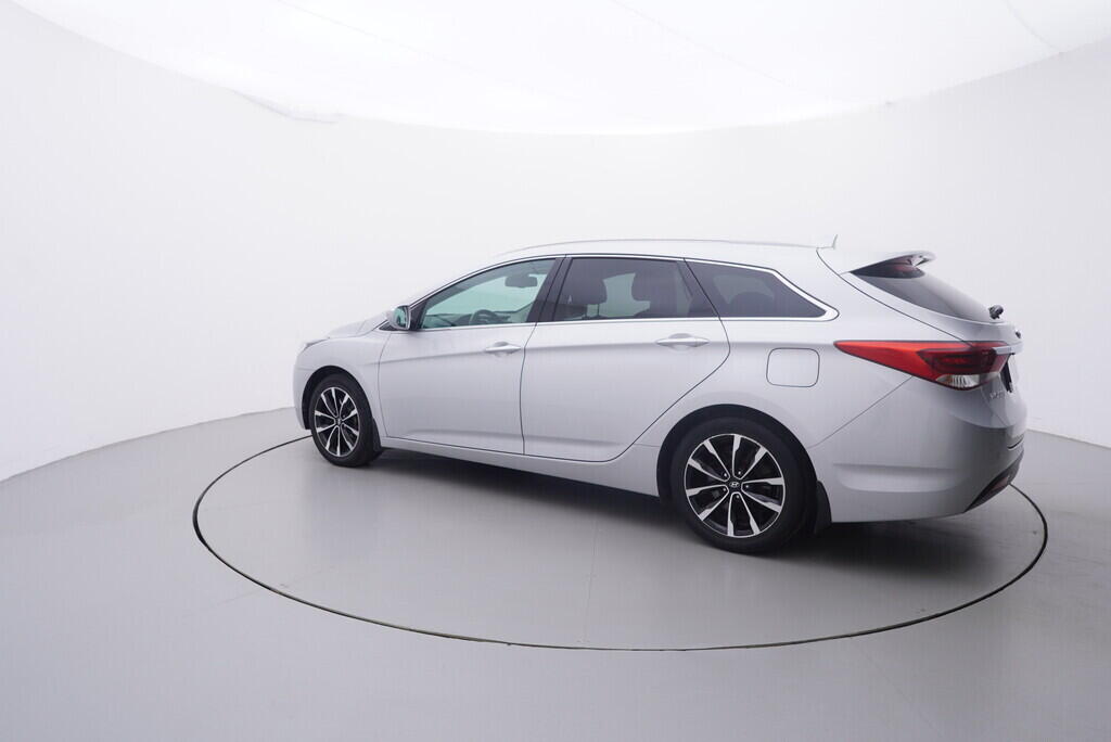 OV190V09365_16.webp_I40  1.7  100 kW manuál