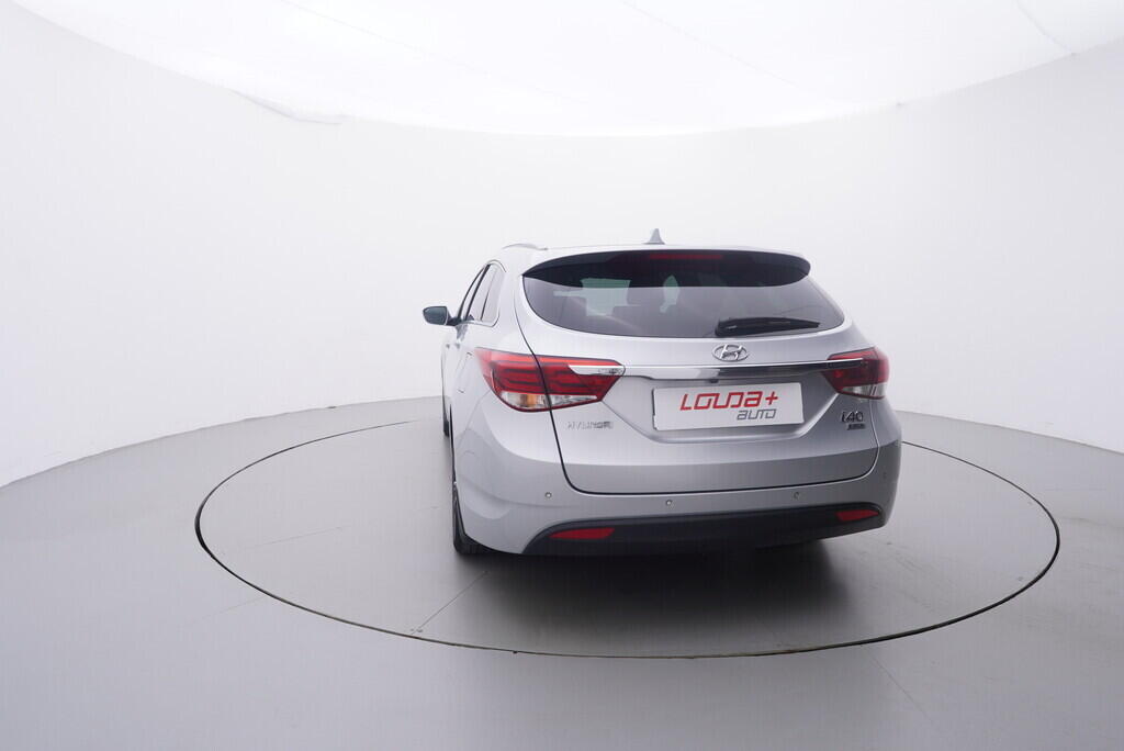 OV190V09365_17.webp_I40  1.7  100 kW manuál