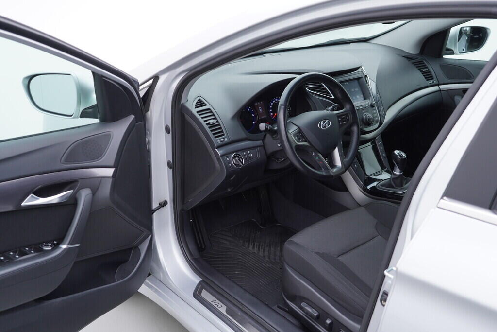 OV190V09365_18.webp_I40  1.7  100 kW manuál