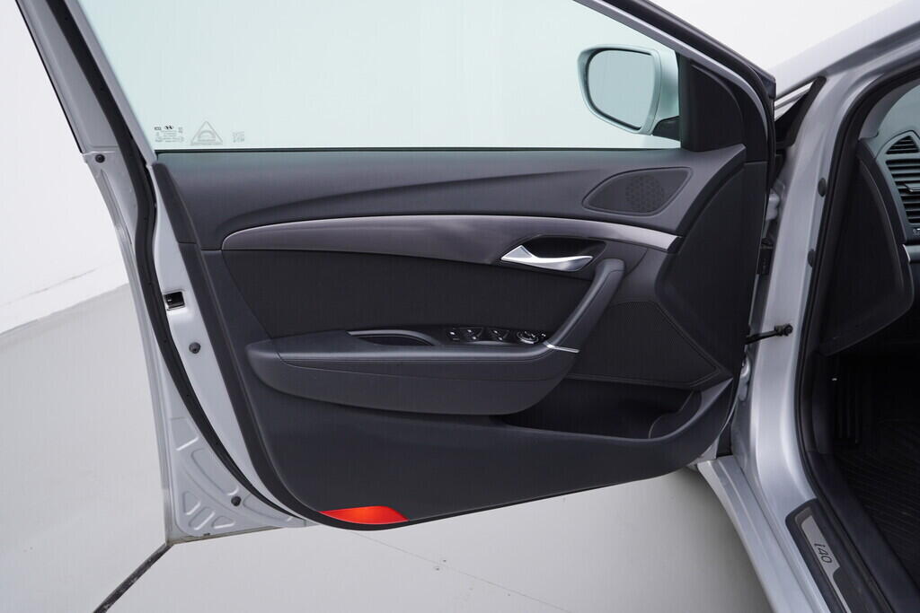 OV190V09365_19.webp_I40  1.7  100 kW manuál