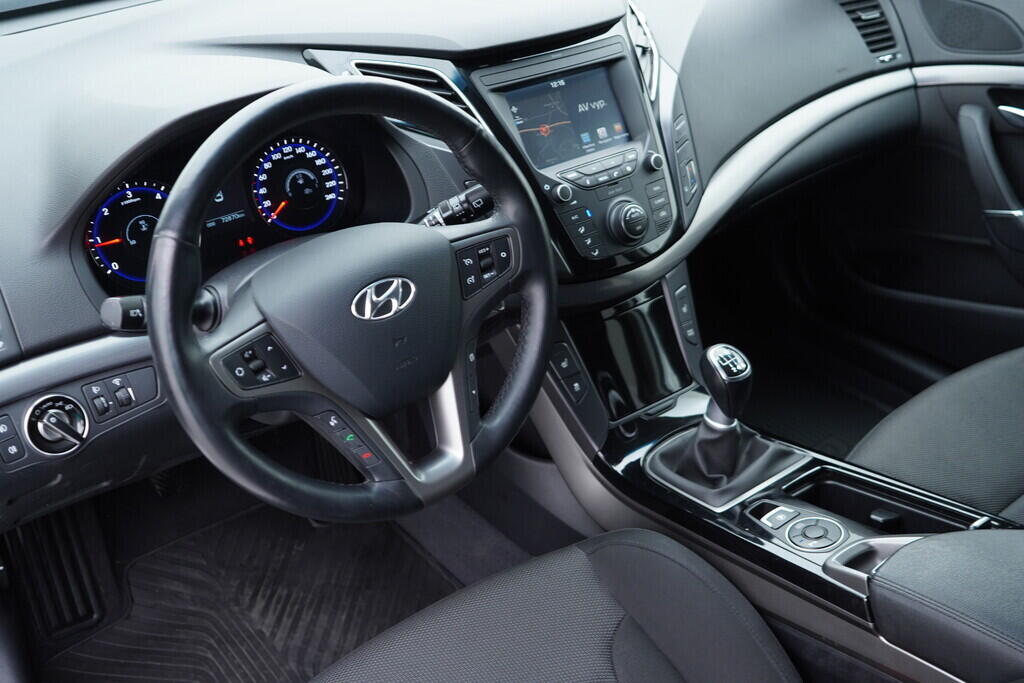 OV190V09365_22.webp_I40  1.7  100 kW manuál