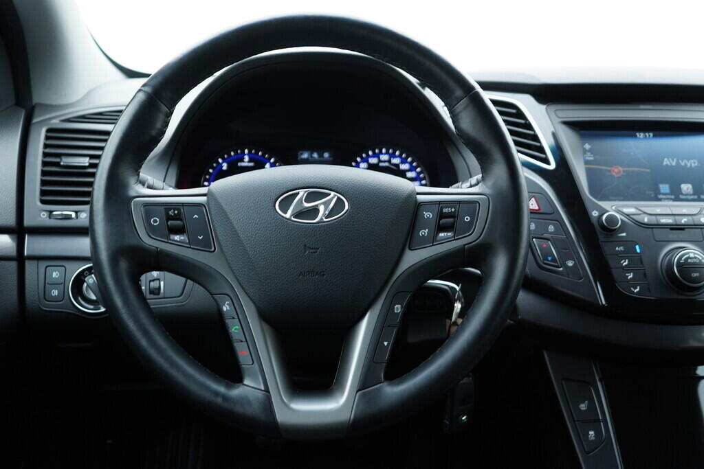 OV190V09365_29.webp_I40  1.7  100 kW manuál