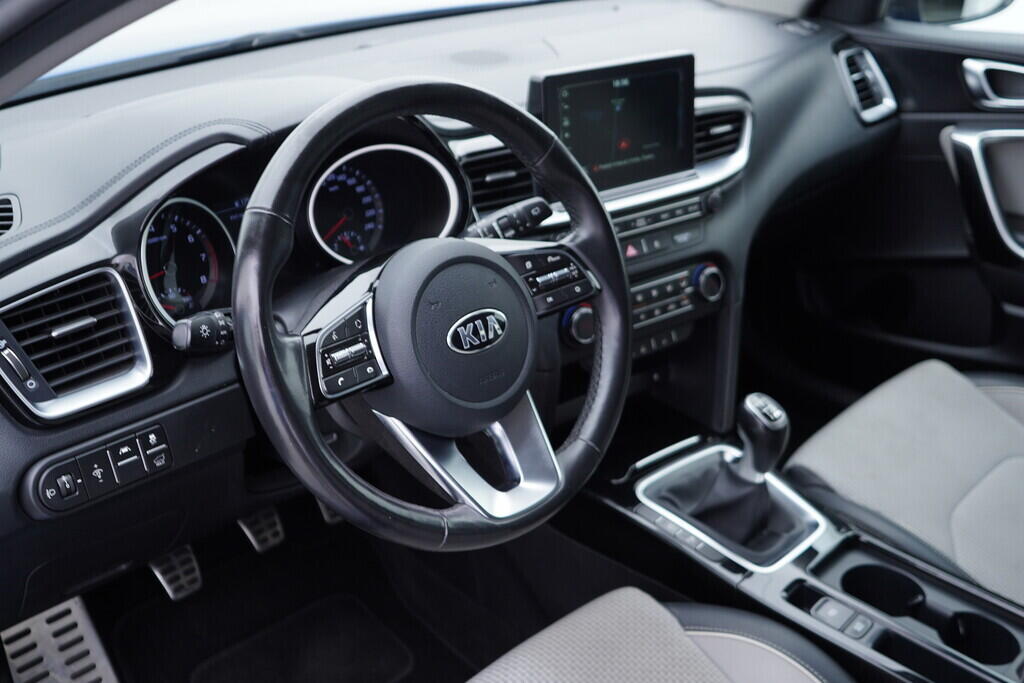 OV190V09367_21.webp_CEED Exclusive 1.4  103 kW manuál, DPH