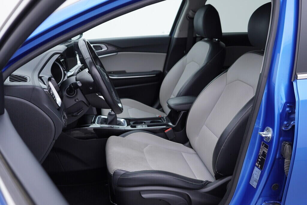 OV190V09367_22.webp_CEED Exclusive 1.4  103 kW manuál, DPH