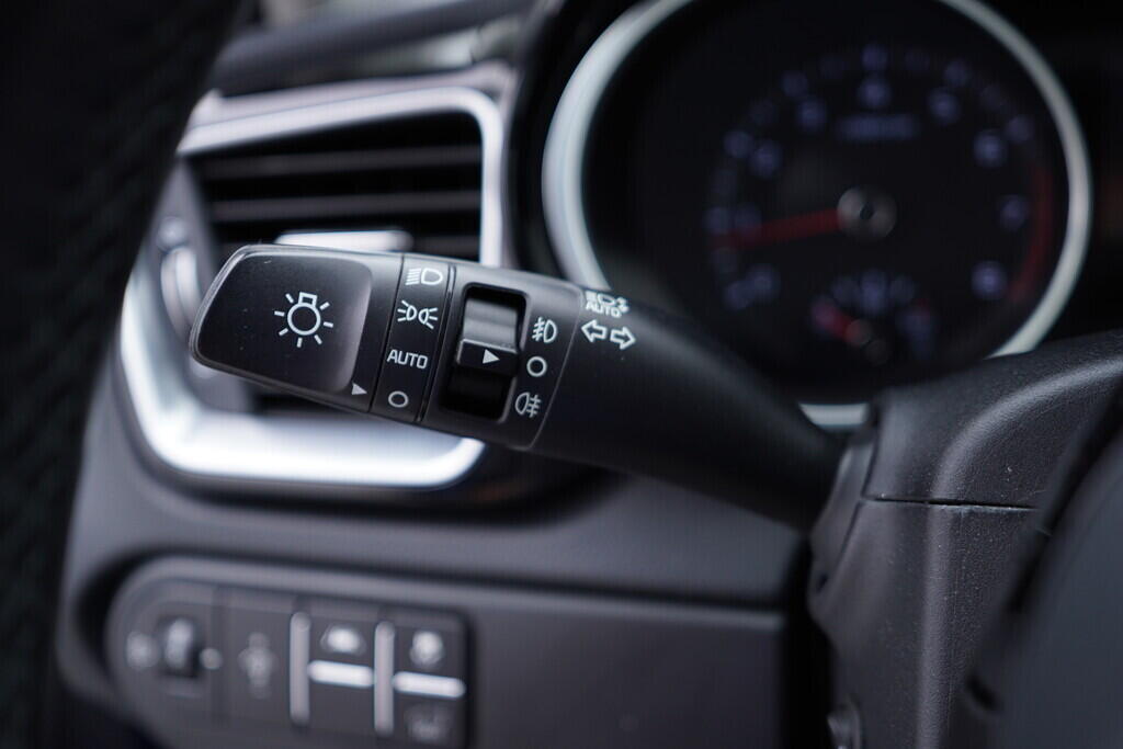 OV190V09367_23.webp_CEED Exclusive 1.4  103 kW manuál, DPH