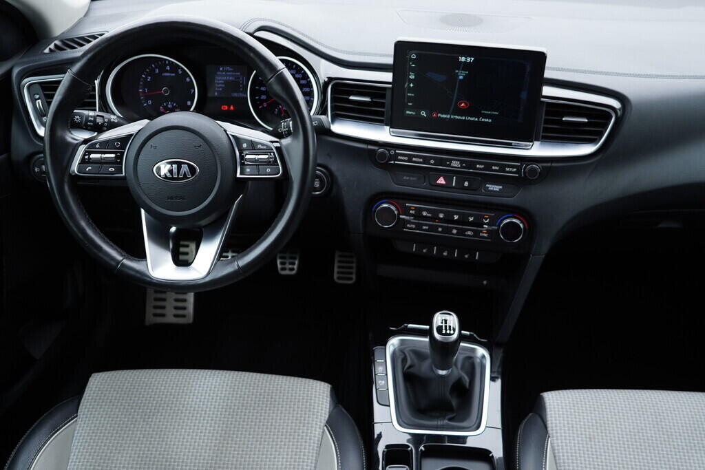 OV190V09367_28.webp_CEED Exclusive 1.4  103 kW manuál, DPH