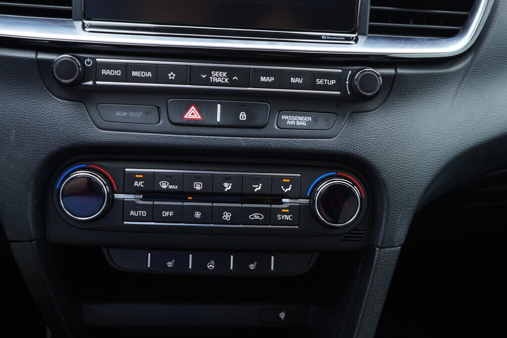 OV190V09367_37.webp_CEED Exclusive 1.4  103 kW manuál, DPH