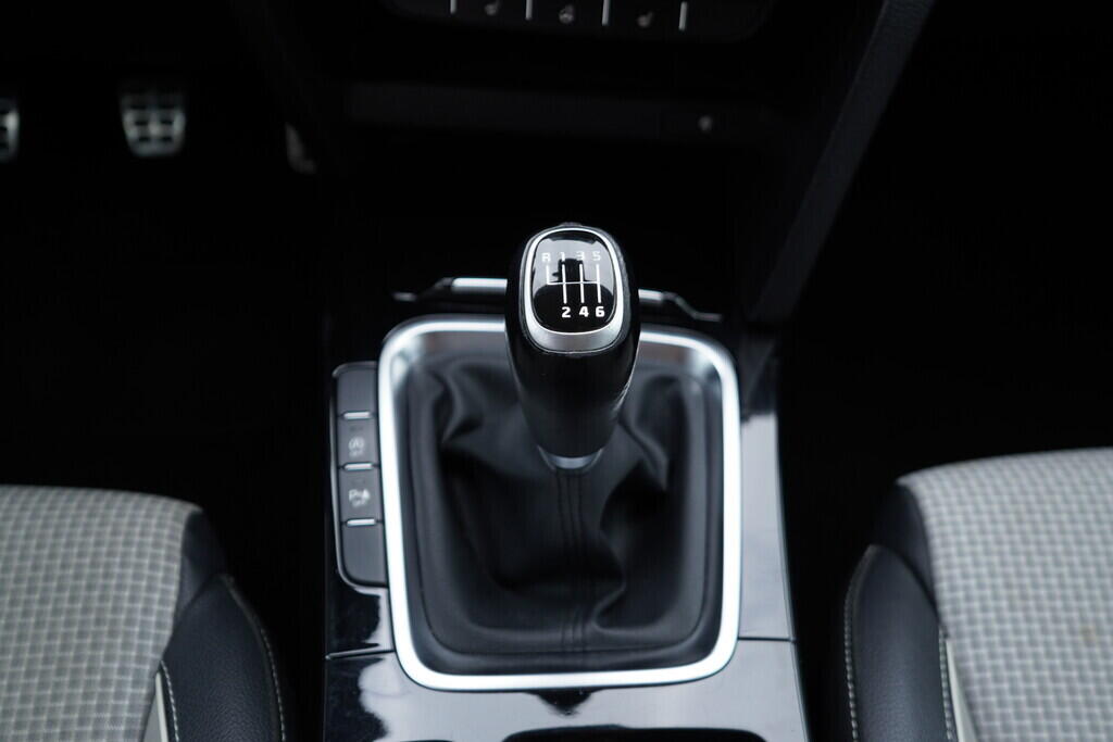 OV190V09367_38.webp_CEED Exclusive 1.4  103 kW manuál, DPH