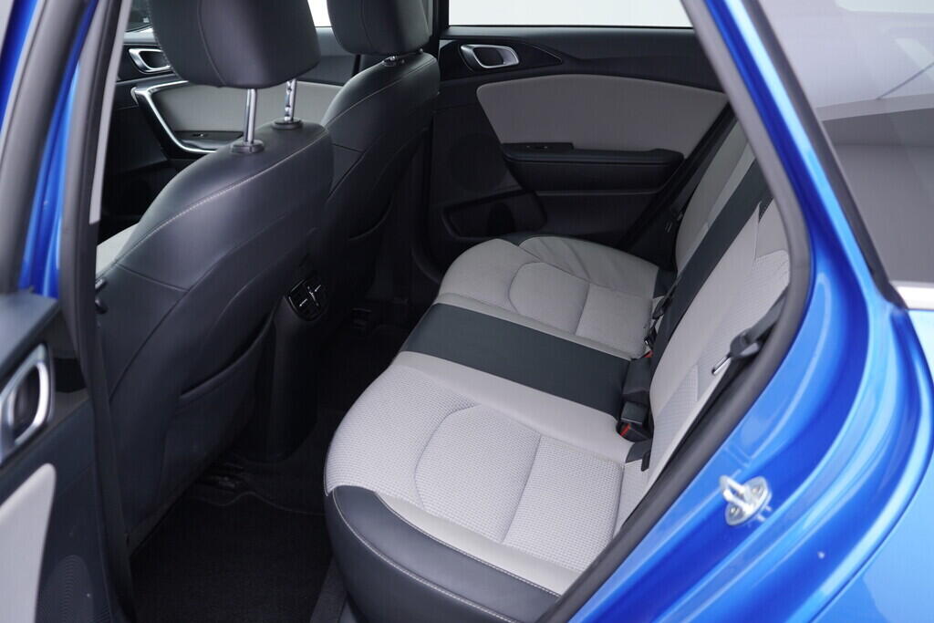 OV190V09367_40.webp_CEED Exclusive 1.4  103 kW manuál, DPH