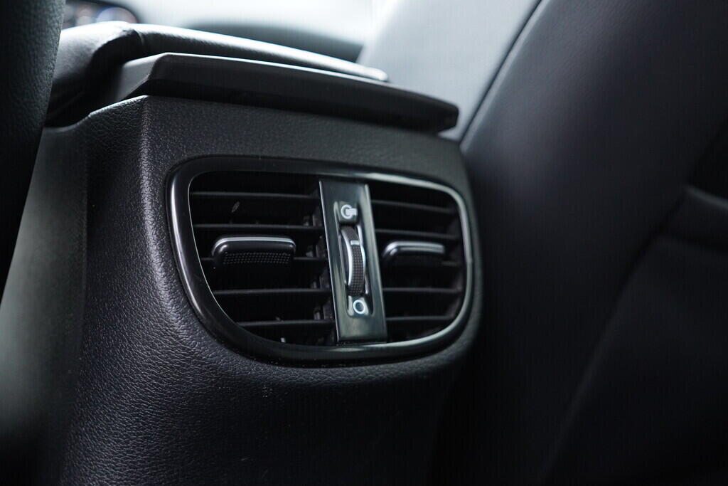 OV190V09367_41.webp_CEED Exclusive 1.4  103 kW manuál, DPH