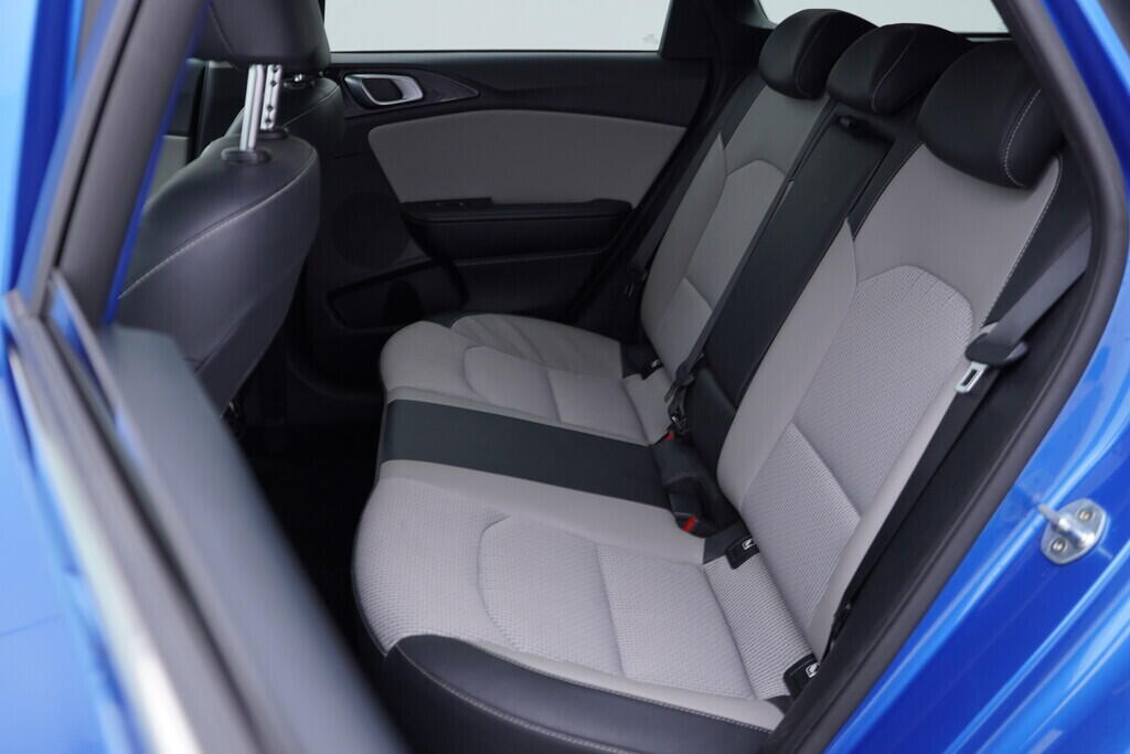 OV190V09367_43.webp_CEED Exclusive 1.4  103 kW manuál, DPH