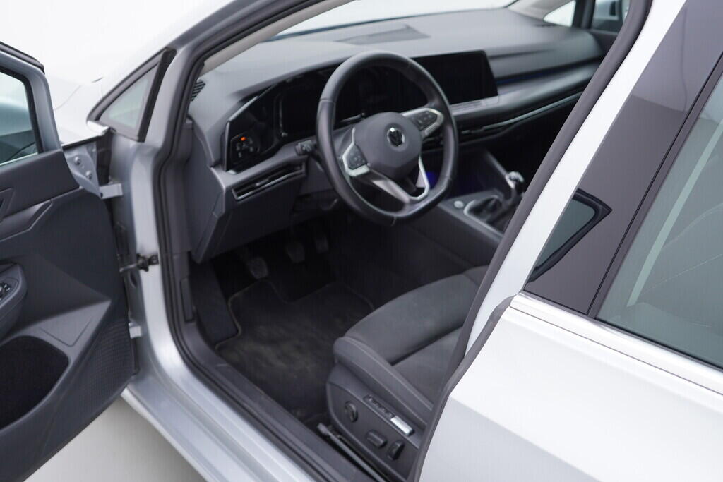 OV190V09369_18.webp_GOLF Style 1.5 TSI 110 kW manuál