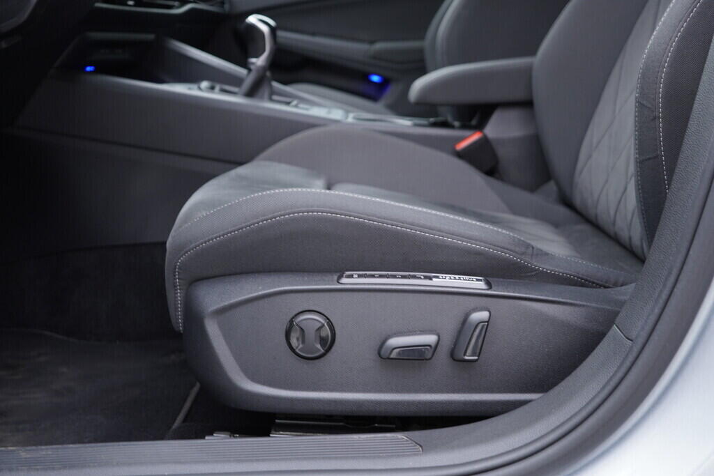 OV190V09369_21.webp_GOLF Style 1.5 TSI 110 kW manuál