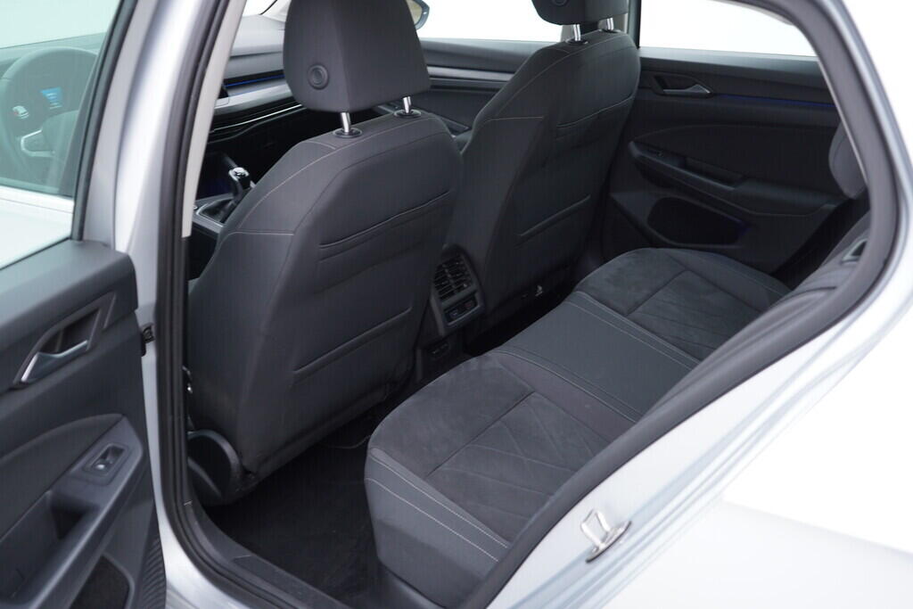 OV190V09369_35.webp_GOLF Style 1.5 TSI 110 kW manuál