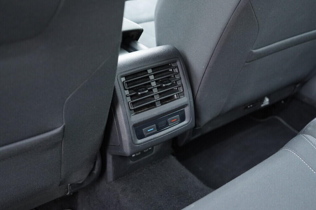 OV190V09369_36.webp_GOLF Style 1.5 TSI 110 kW manuál