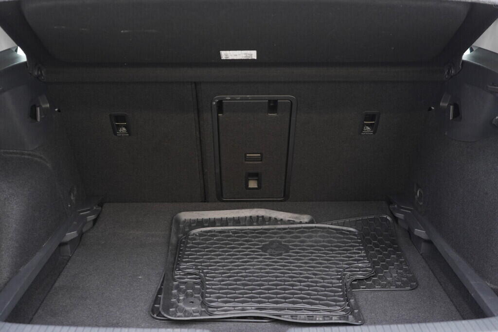 OV190V09369_38.webp_GOLF Style 1.5 TSI 110 kW manuál